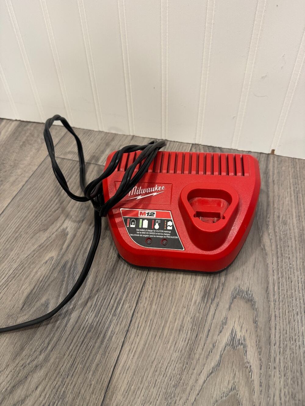 Milwaukee M12 OEM Battery Charger Genuine 48-59-2401 Lithium-Ion 12 Volt 12V